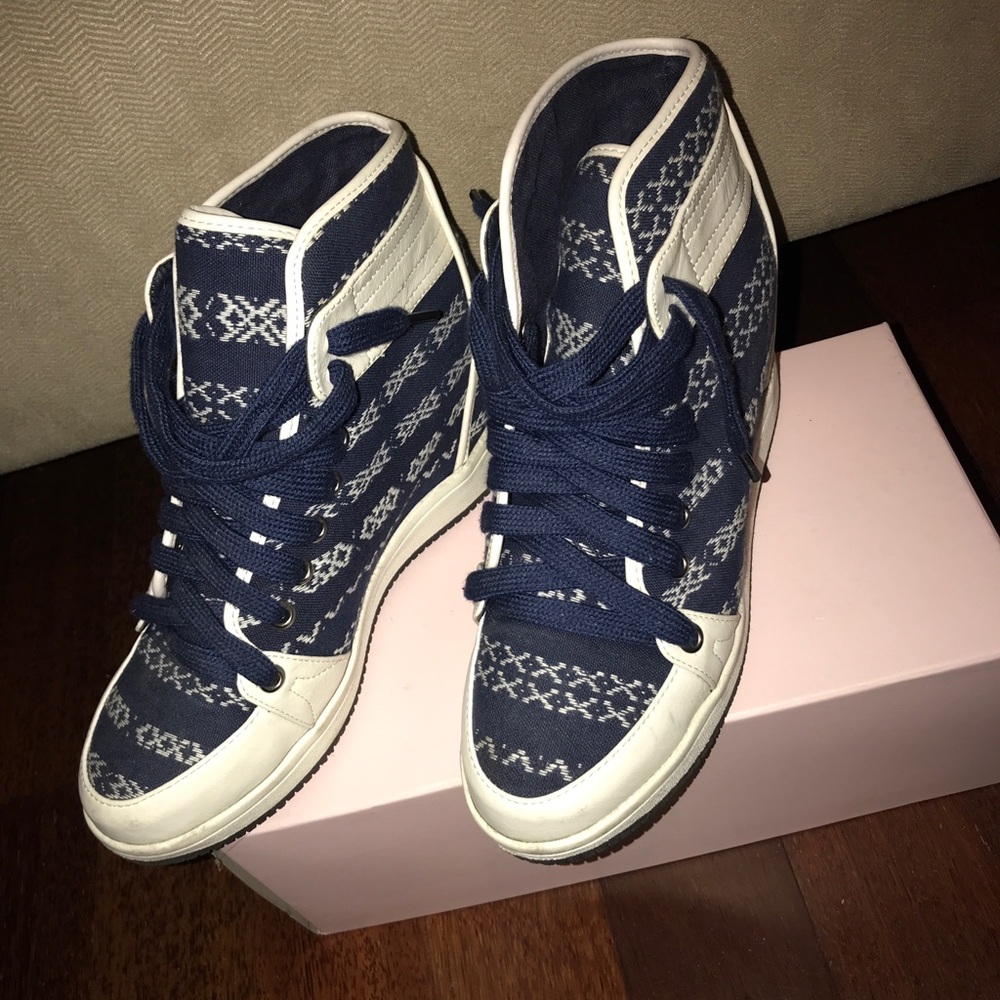 Wedge sneakers